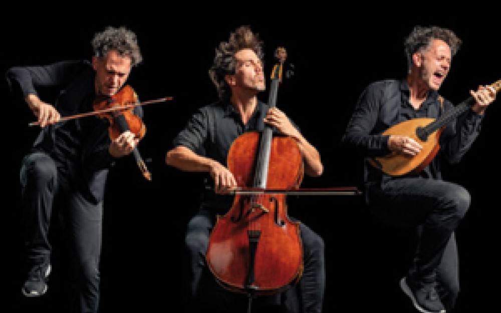Matthias Bartolomey mit Violoncello und Klemens Bittmann
                                                mit Mandola