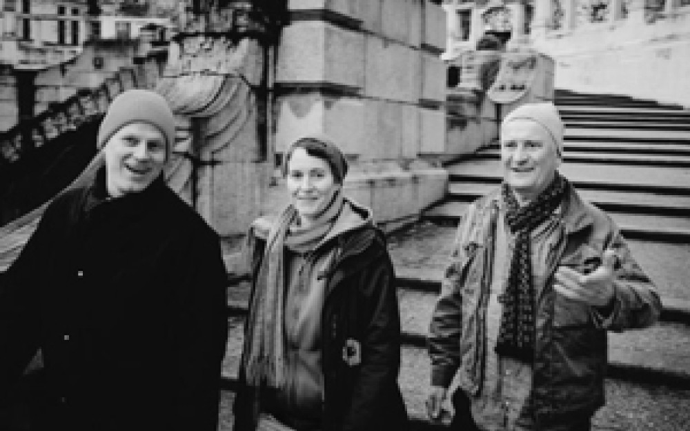 Das Ensemble GBK: Susanna Gartmayer – Bassklarinette,
                                                Thomas Berghammer – Trompete & Utensilien, Didi Kern – Schlagzeug