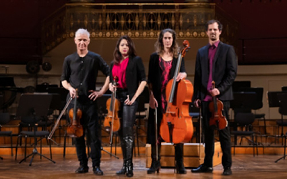 Die Mitglieder des Ensembles radio.string.quartet sind
                                                Bernie Mallinger, 
                                                Sophie Abraham, Cynthia Liao und Igmar Jenner