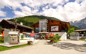 Außenansicht
                                 des Salzburger FIS Landesskimuseums