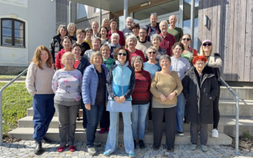 Das Bild zeigt ein Gruppenfoto des Chors "Gegenstimmen"