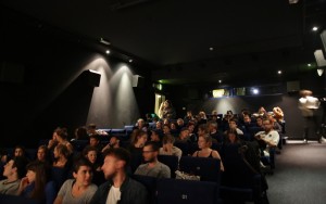 Menschen im Kinosaal