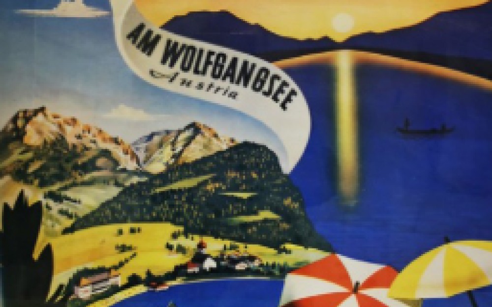 Plakat der Ausstellung "Sehnsuchtsorte" zeigt
                                                eine altes Tourismusplakat von Strobl