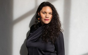Die österreichisch – venezolanische Sängerin und Songwriterin Patricia Moreno präsentiert ihr Solo Debutalbum „Mundos
                                 Unidos“ und lädt zu einer aufregenden Konzertreihe.