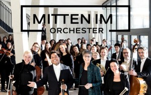 Mitten-im-Orchester - Elisabeth Fuchs (Dirigentin) der Philharmonie
                                 Salzburg